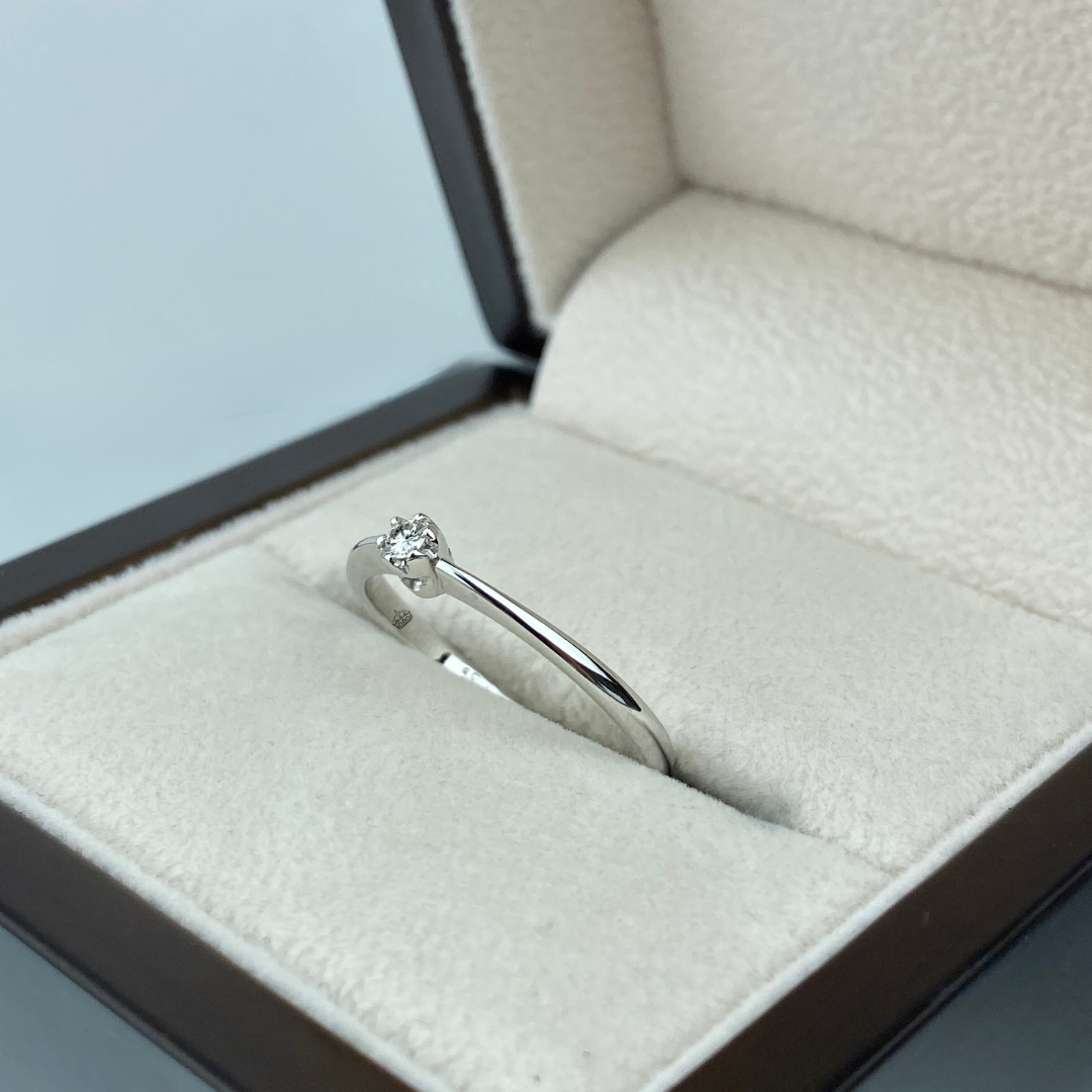 Solitario Clásico - Diamante 0,05 Ct - Oro blanco 18k