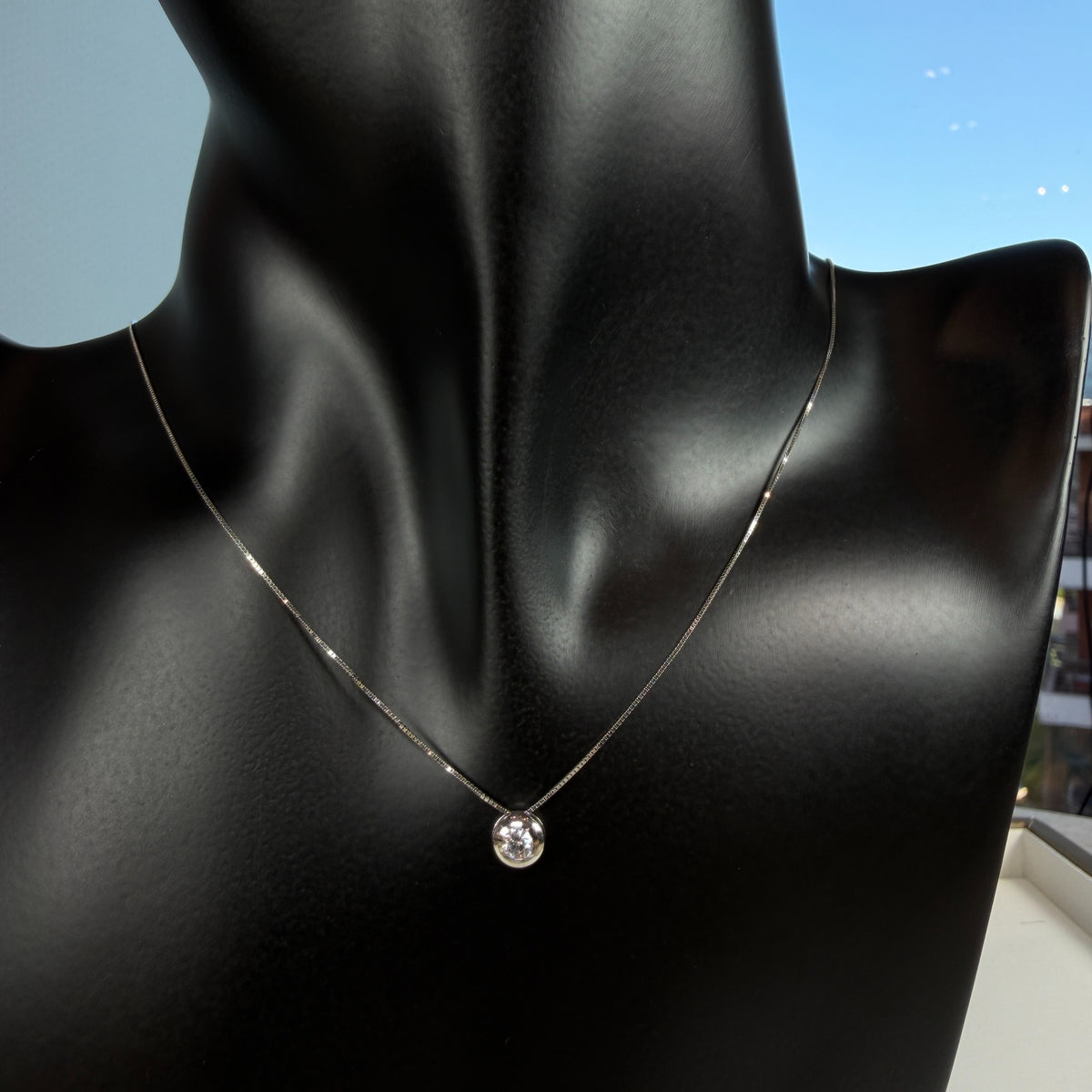 Collar Punto de Luz  White