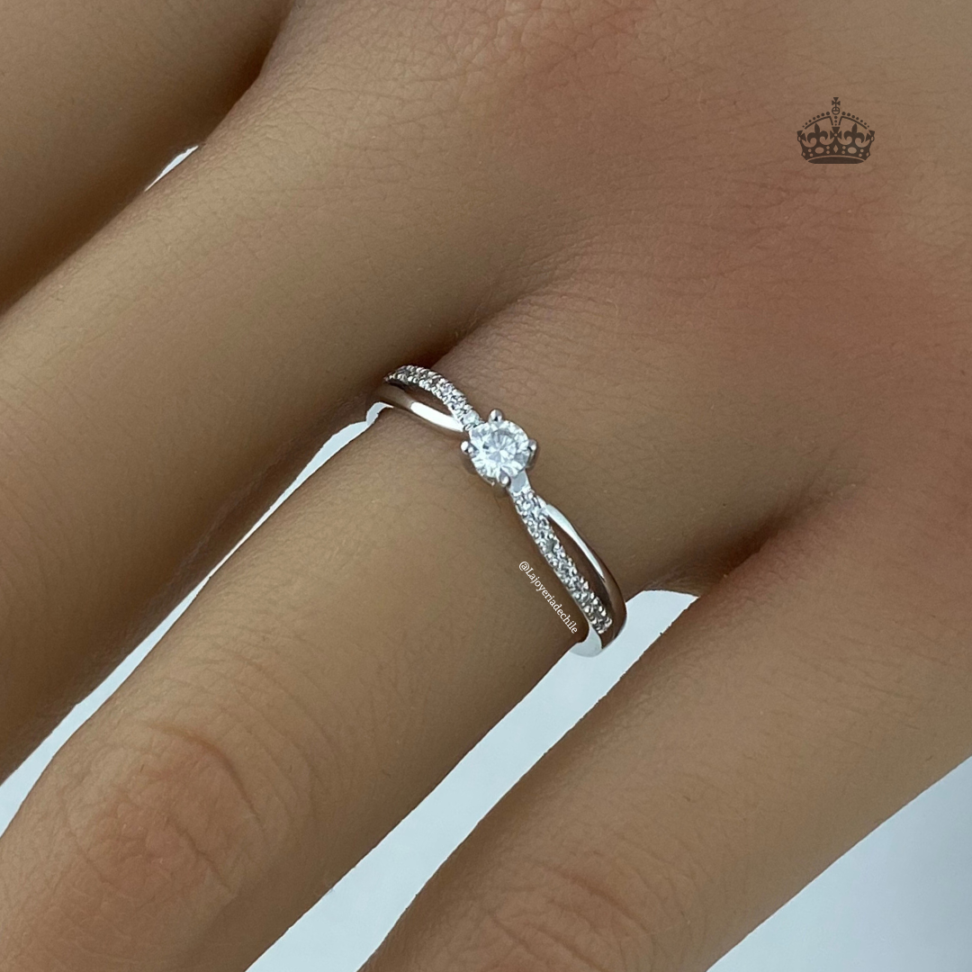 Anillo Infinity Anillo de compromiso Oro blanco y Diamantes o Moissanitas La Joyeria de Chile